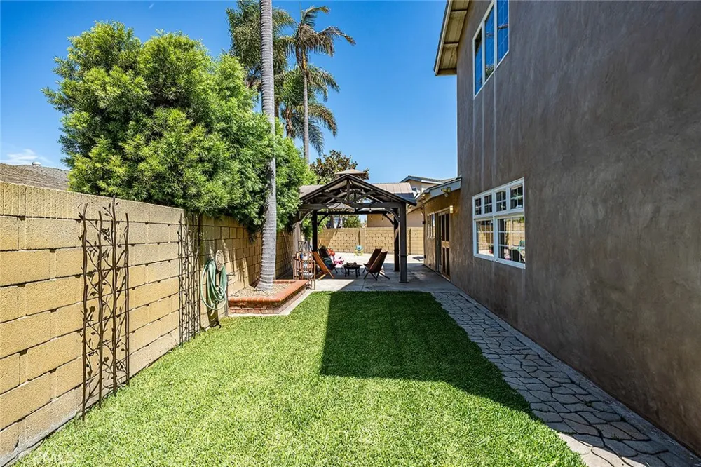 3541 Goldenrod Seal Beach, CA 90740