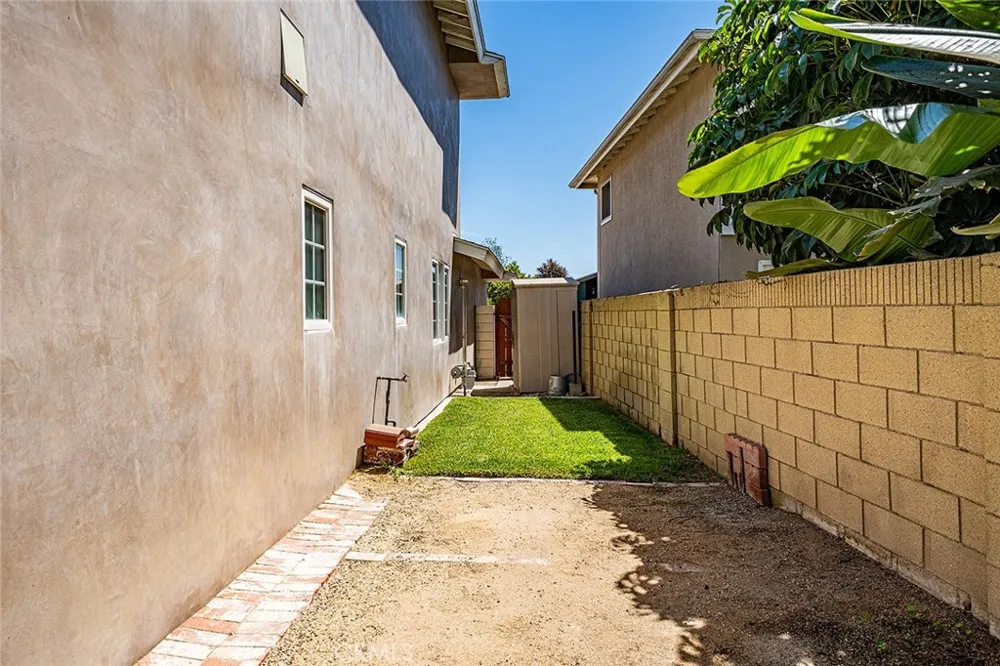3541 Goldenrod Seal Beach, CA 90740