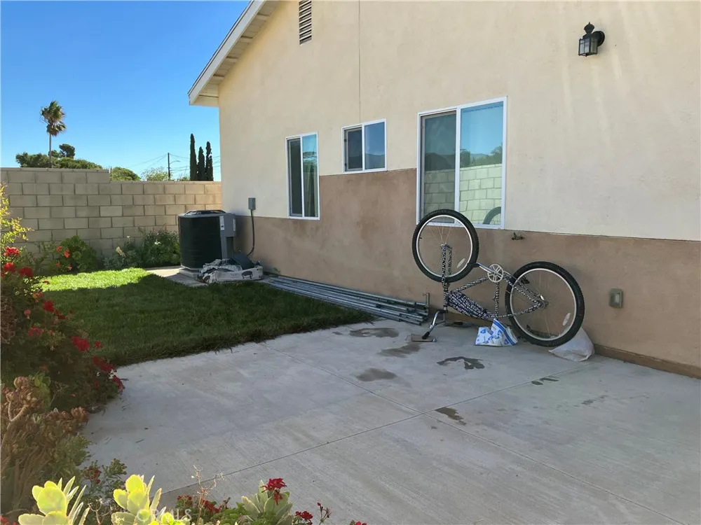 17548 Court Street Fontana, CA 92336