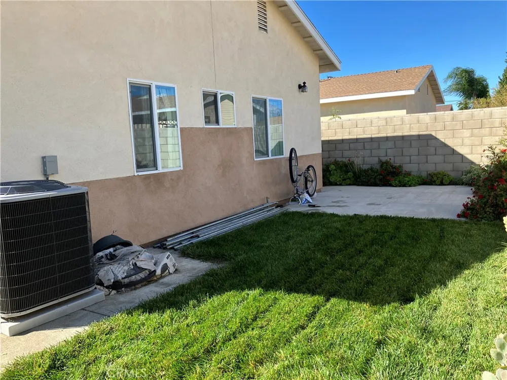 17548 Court Street Fontana, CA 92336