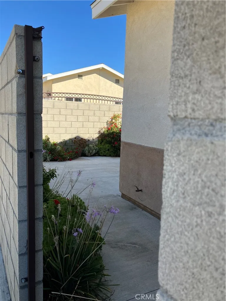 17548 Court Street Fontana, CA 92336