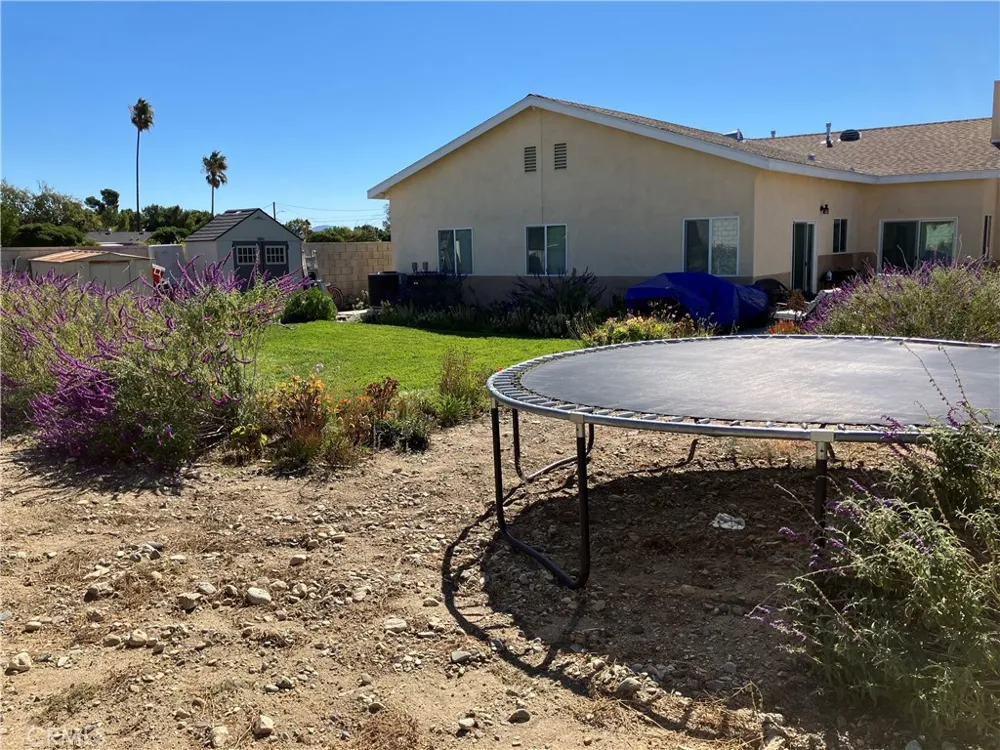 17548 Court Street Fontana, CA 92336