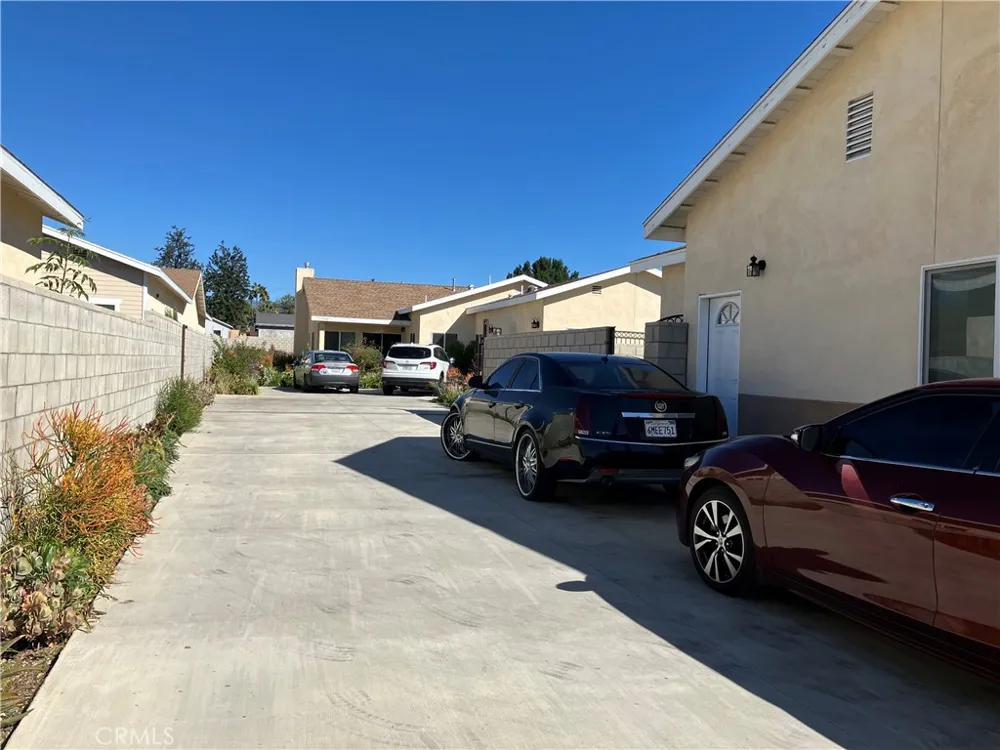 17548 Court Street Fontana, CA 92336