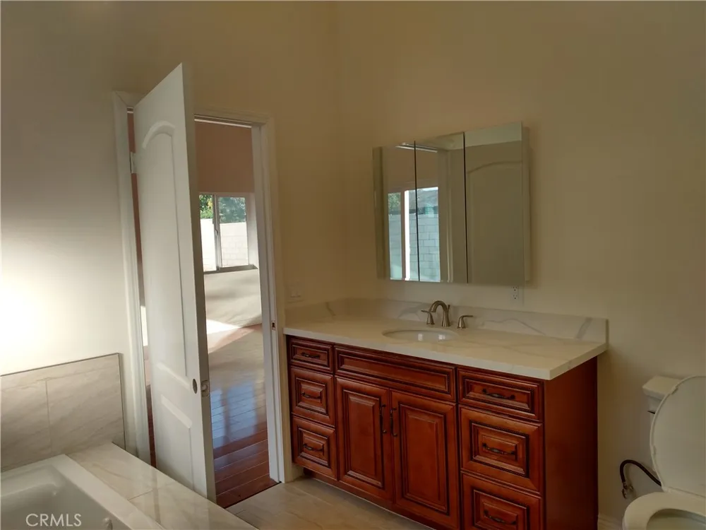 17548 Court Street Fontana, CA 92336