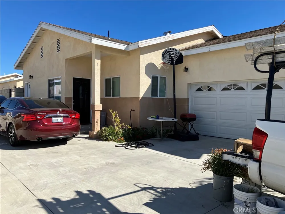 17548 Court Street Fontana, CA 92336