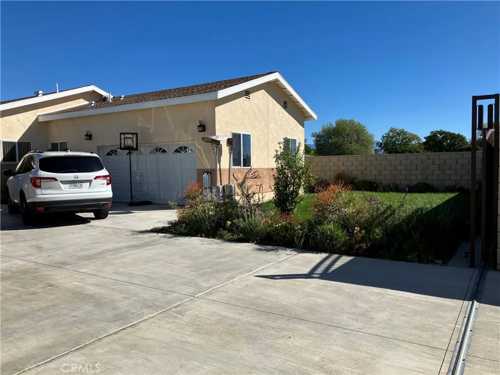 17548 Court Street Fontana, CA 92336