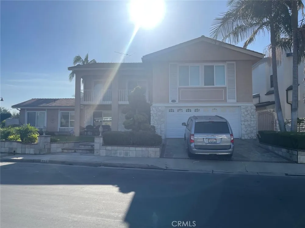 720 Pepper Tree Long Beach, CA 90815