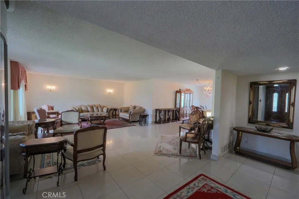 720 Pepper Tree Long Beach, CA 90815