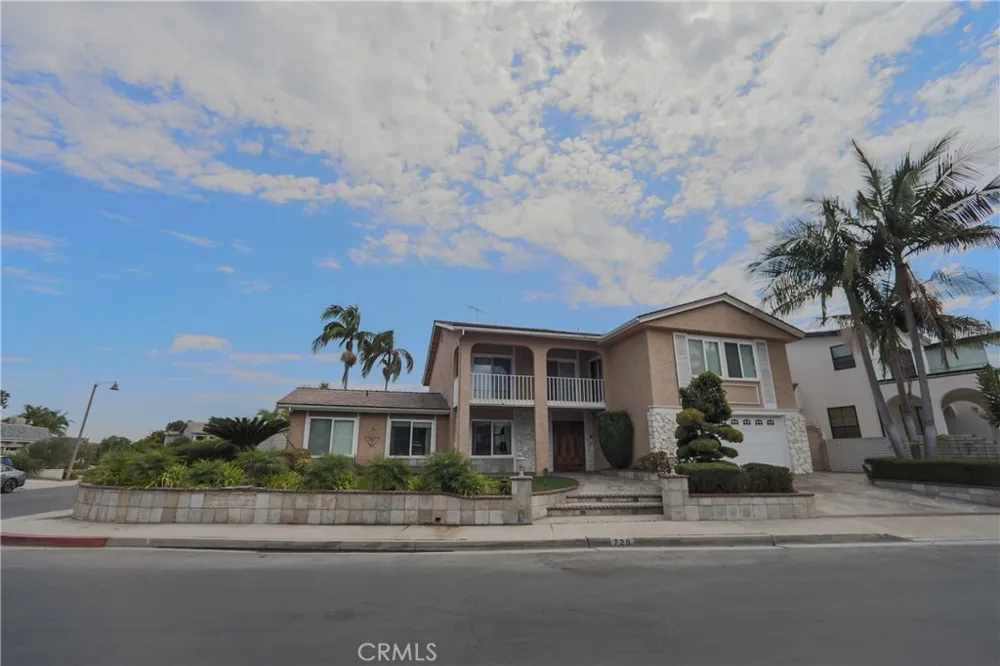 720 Pepper Tree Long Beach, CA 90815