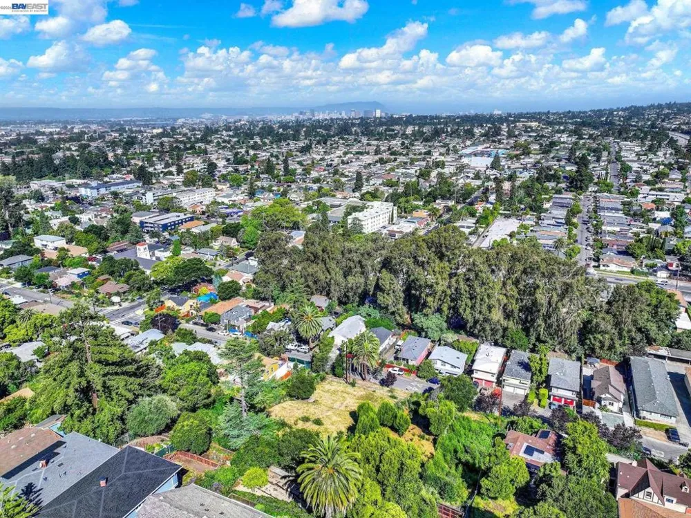 3150 Courtland Oakland, CA 94619