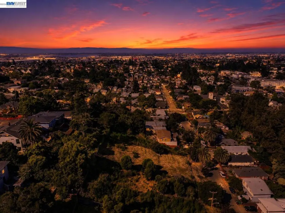 3150 Courtland Oakland, CA 94619