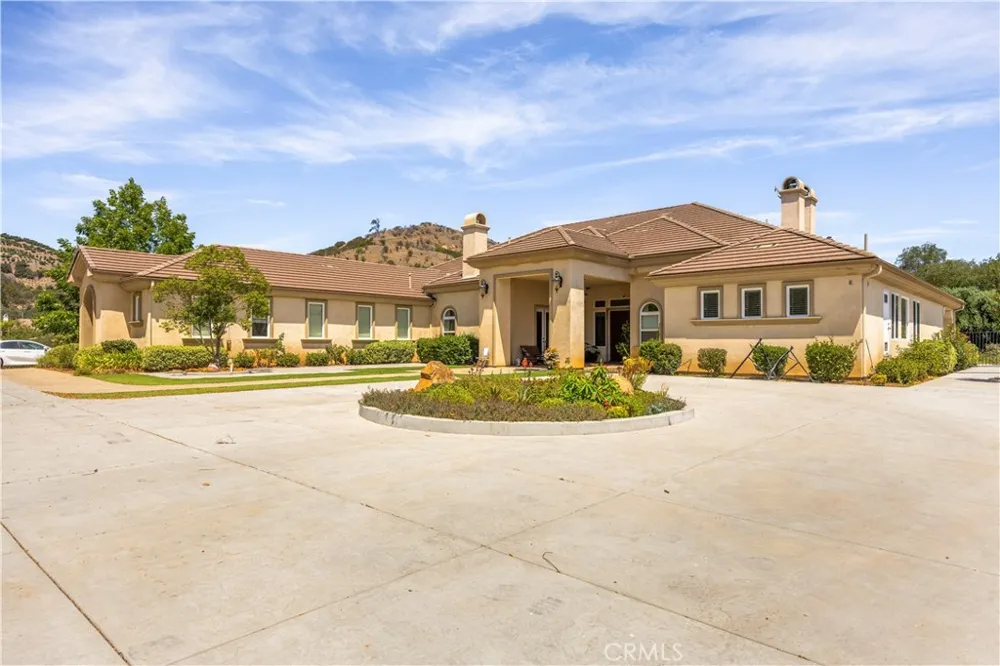 28270 Via Santa Rosa Temecula, CA 92590