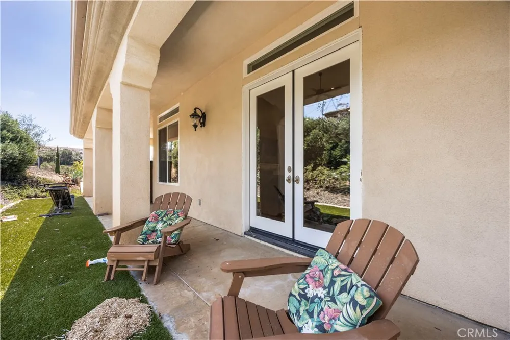 28270 Via Santa Rosa Temecula, CA 92590