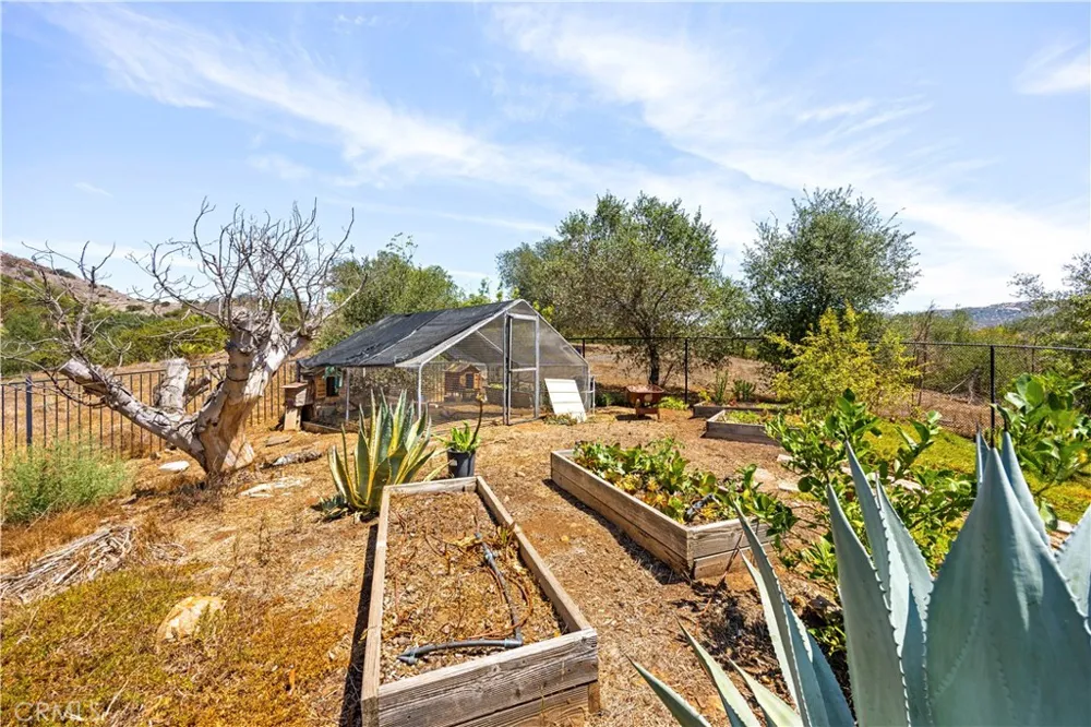 28270 Via Santa Rosa Temecula, CA 92590