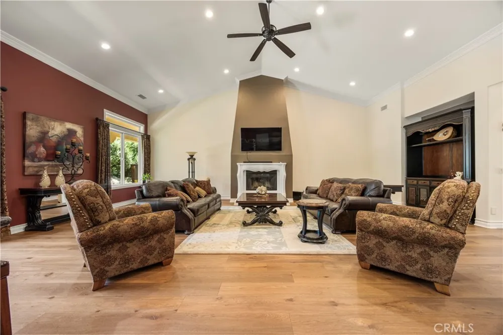 28270 Via Santa Rosa Temecula, CA 92590