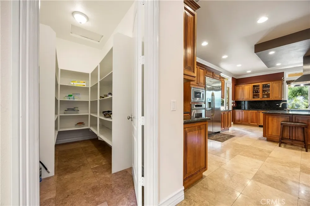 28270 Via Santa Rosa Temecula, CA 92590