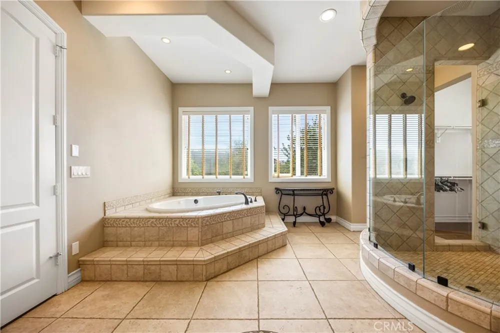 28270 Via Santa Rosa Temecula, CA 92590