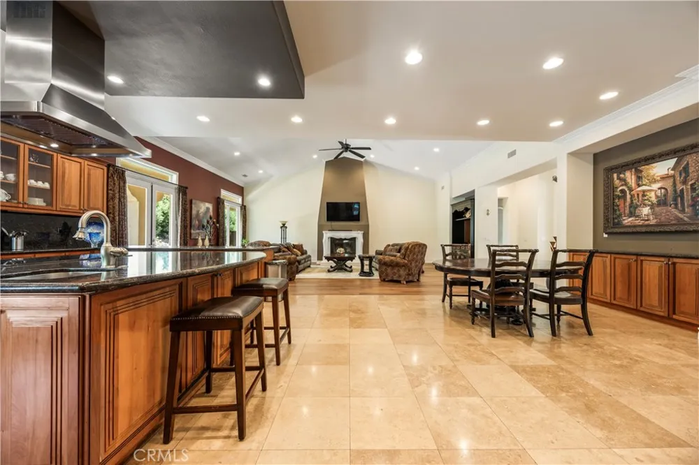 28270 Via Santa Rosa Temecula, CA 92590