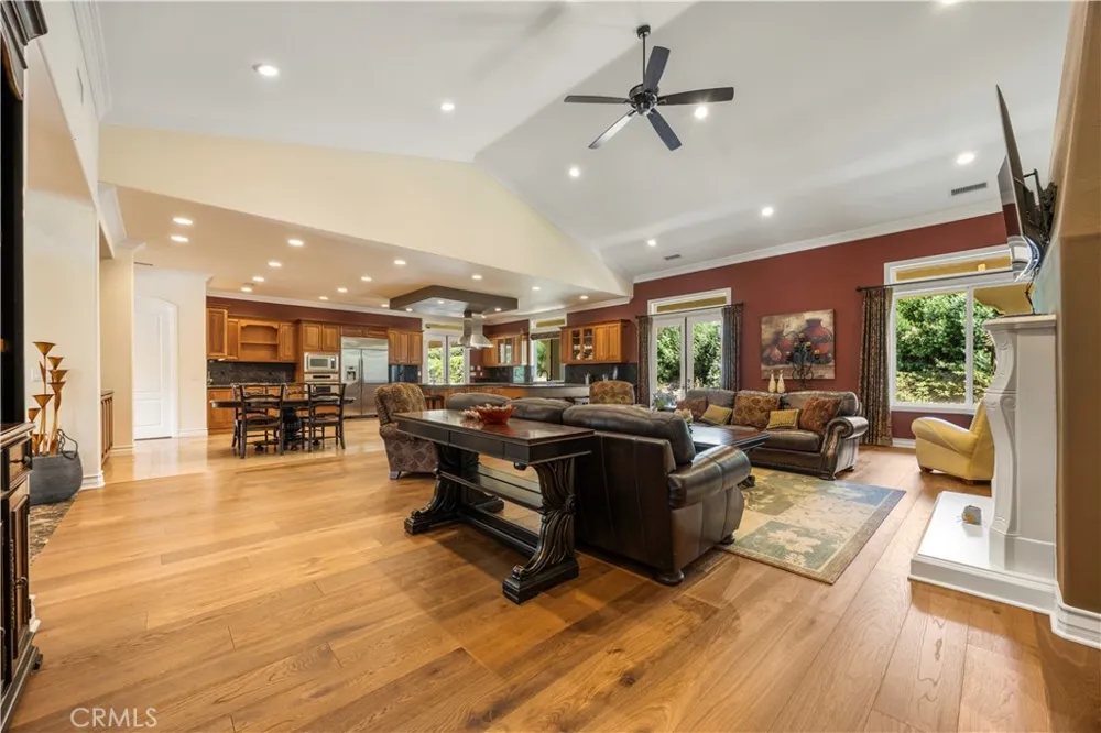 28270 Via Santa Rosa Temecula, CA 92590