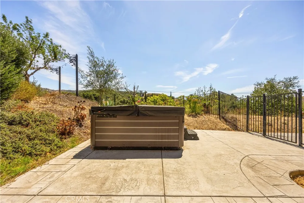 28270 Via Santa Rosa Temecula, CA 92590