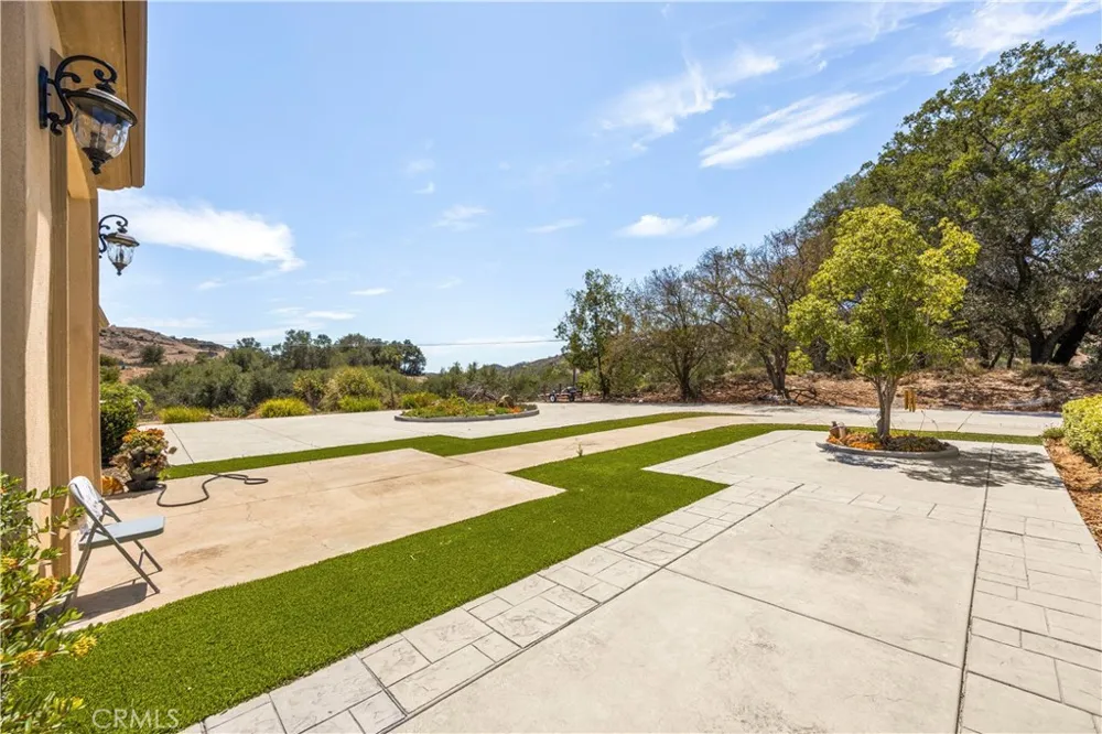 28270 Via Santa Rosa Temecula, CA 92590