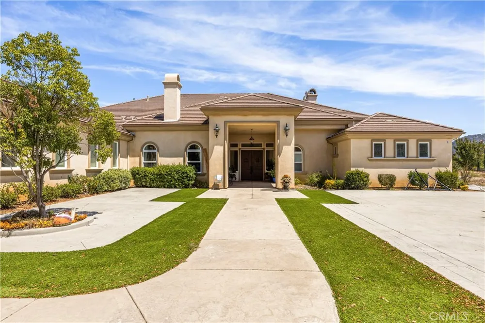 28270 Via Santa Rosa Temecula, CA 92590