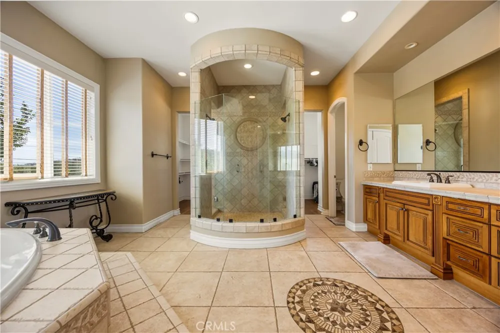 28270 Via Santa Rosa Temecula, CA 92590