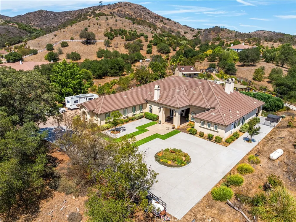 28270 Via Santa Rosa Temecula, CA 92590