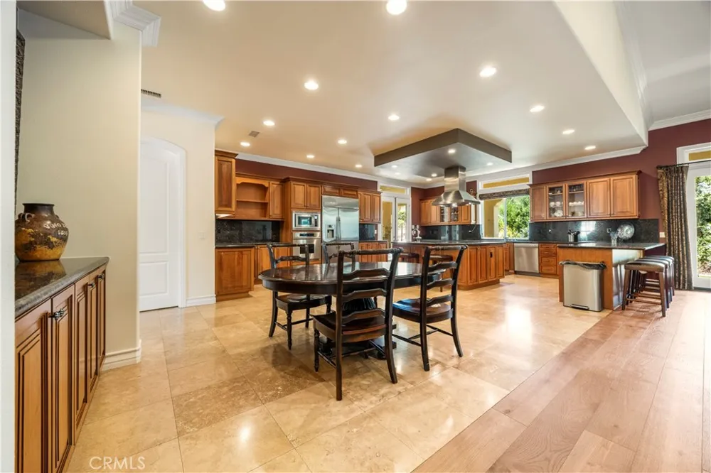 28270 Via Santa Rosa Temecula, CA 92590