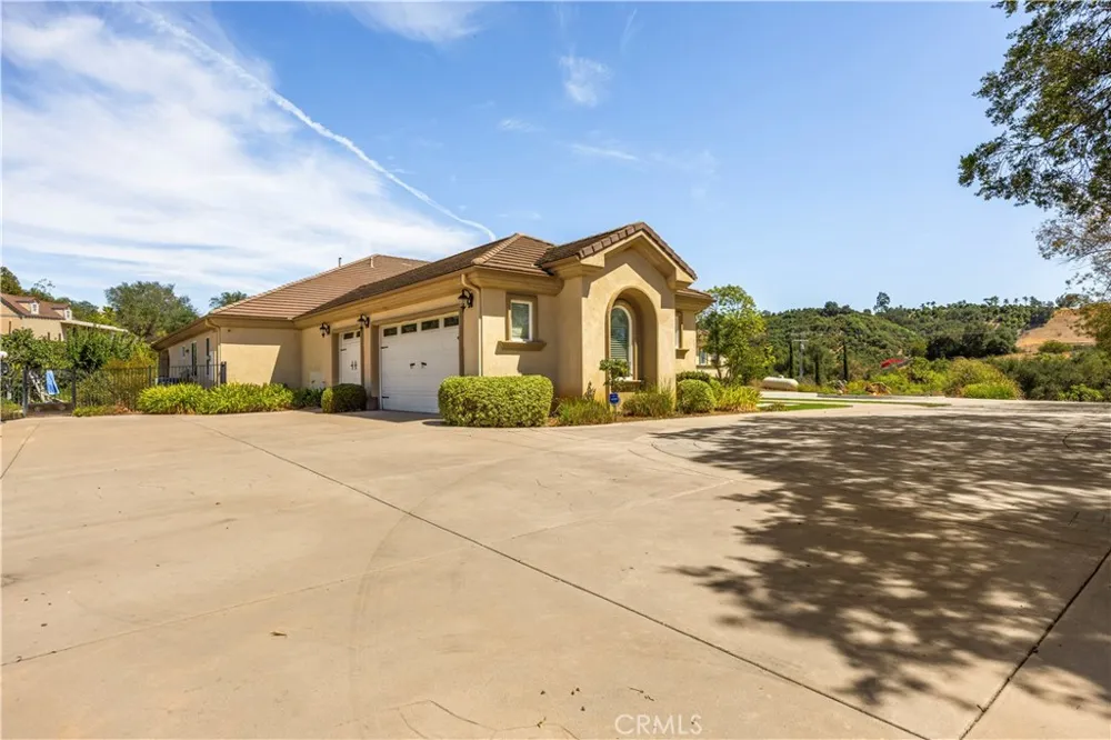28270 Via Santa Rosa Temecula, CA 92590