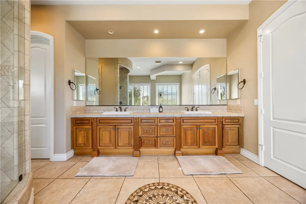 28270 Via Santa Rosa Temecula, CA 92590