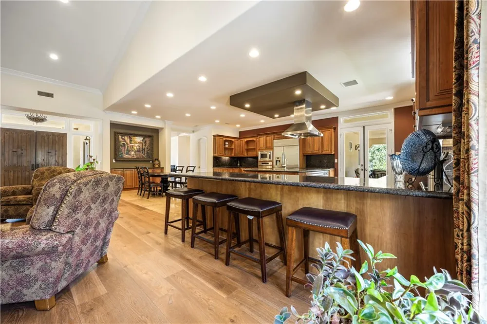 28270 Via Santa Rosa Temecula, CA 92590