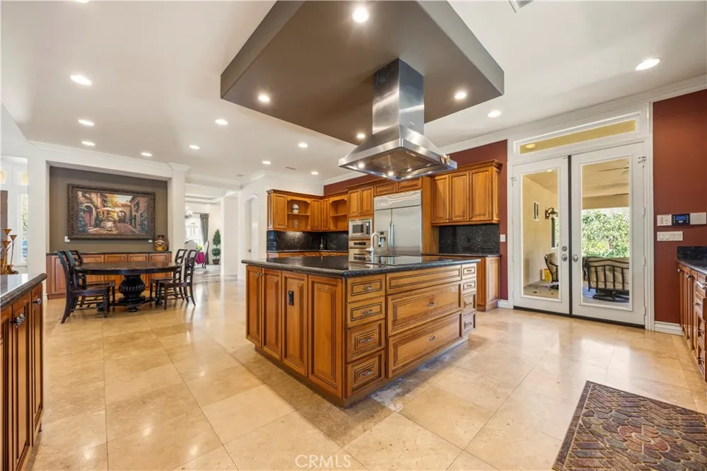 28270 Via Santa Rosa Temecula, CA 92590