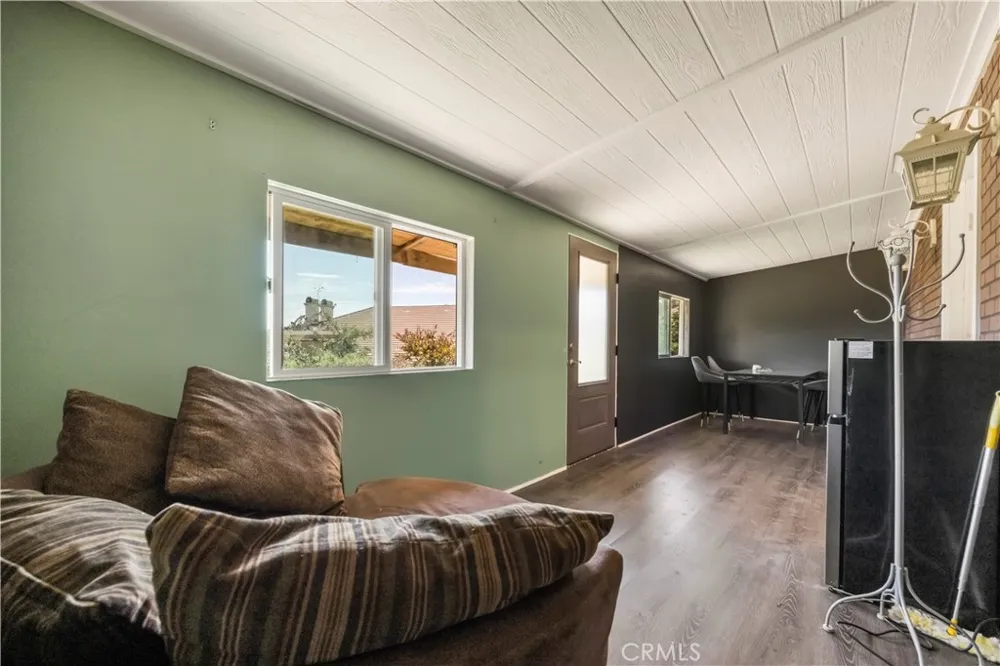 28270 Via Santa Rosa Temecula, CA 92590