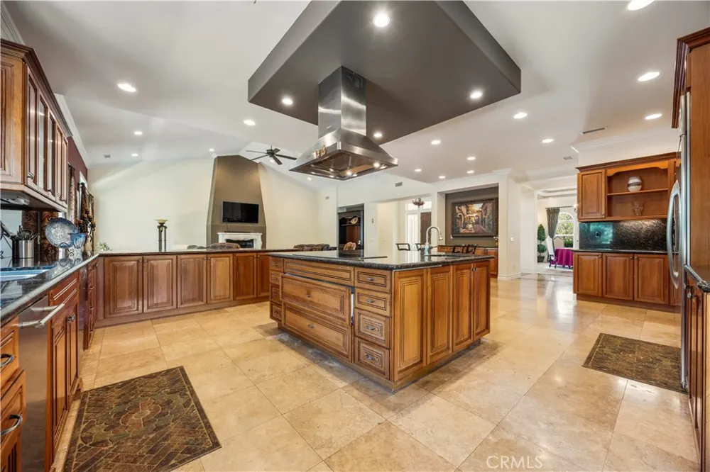 28270 Via Santa Rosa Temecula, CA 92590