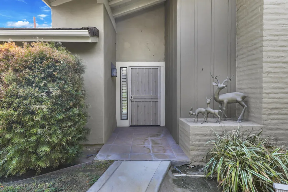 358 Red River Road Palm Desert, CA 92211