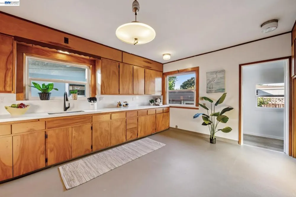 2515 Noble Ave Alameda, CA 94501