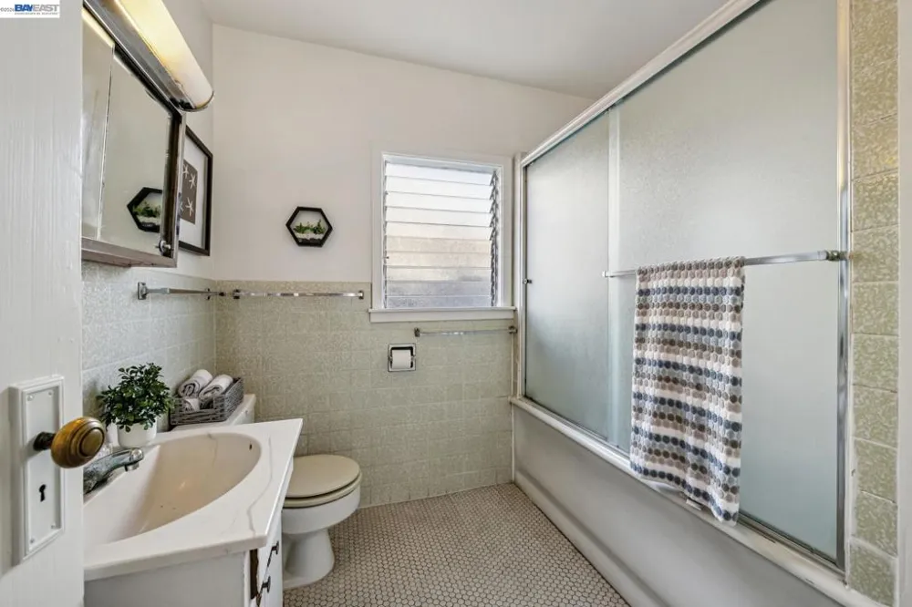 2515 Noble Ave Alameda, CA 94501