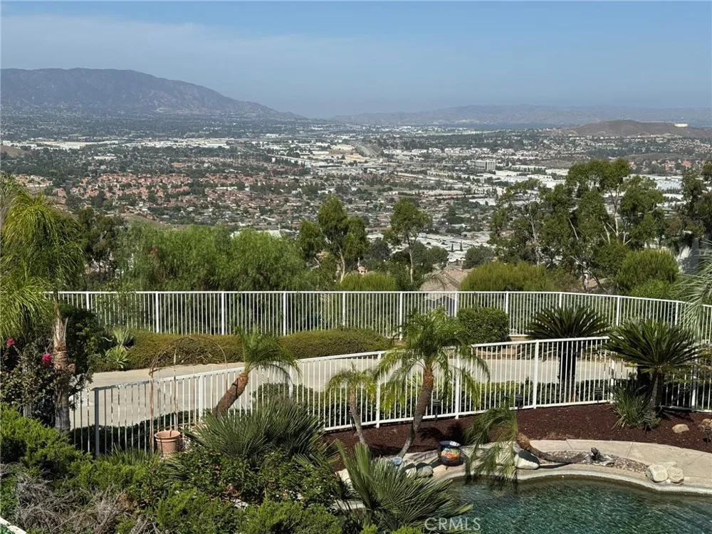 16269 Sun Summit Riverside, CA 92503