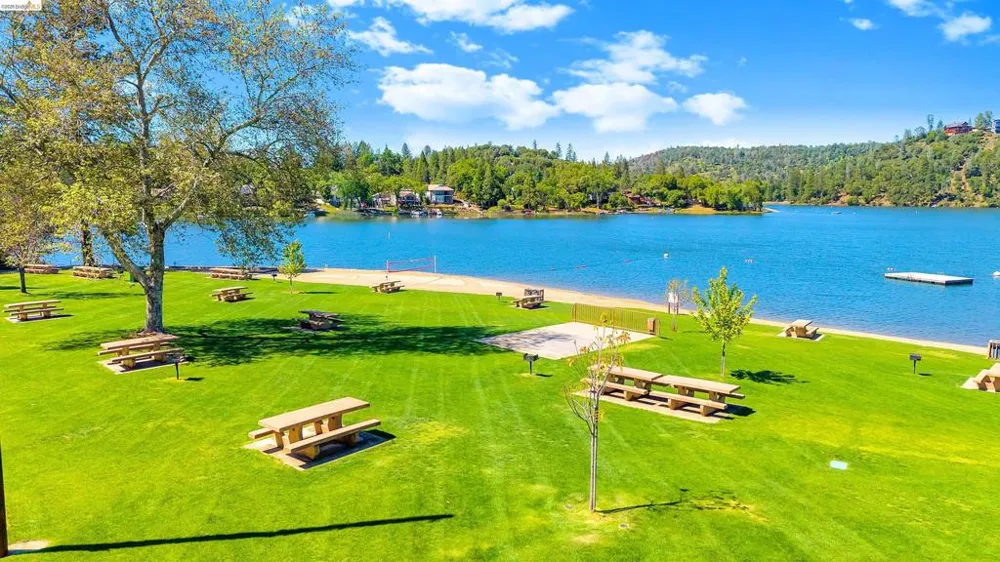 20162 Pine Mountain Dr Groveland, CA 95321