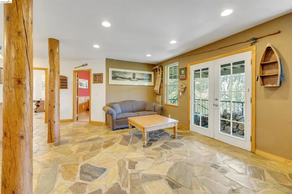 20162 Pine Mountain Dr Groveland, CA 95321