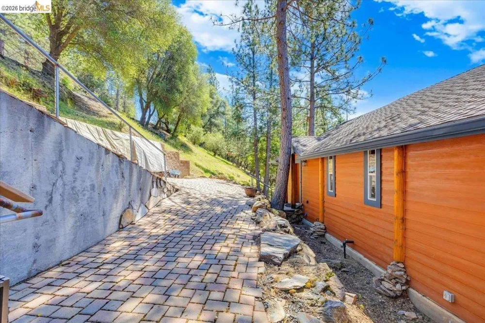 20162 Pine Mountain Dr Groveland, CA 95321