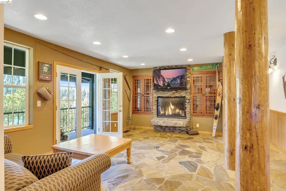20162 Pine Mountain Dr Groveland, CA 95321