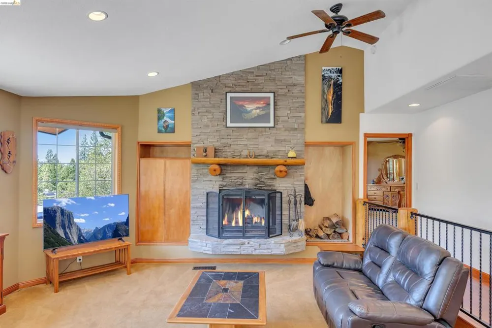 20162 Pine Mountain Dr Groveland, CA 95321