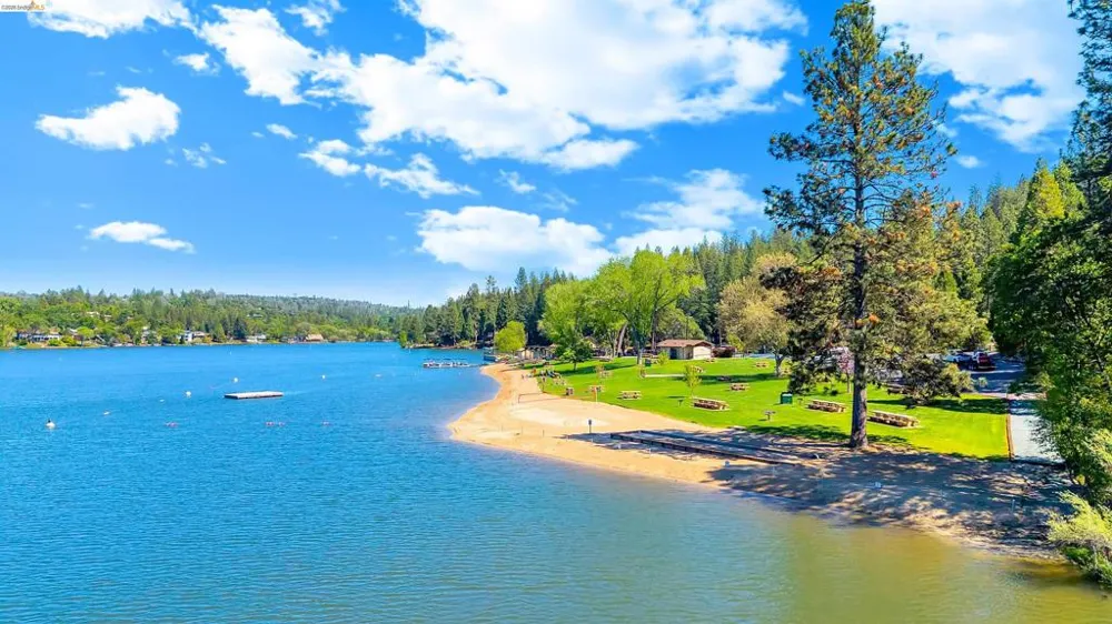 20162 Pine Mountain Dr Groveland, CA 95321