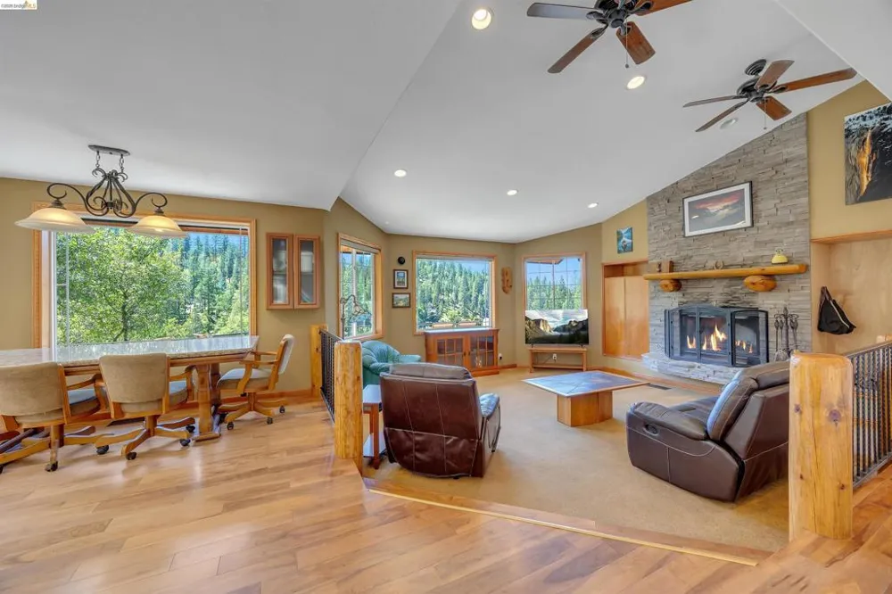 20162 Pine Mountain Dr Groveland, CA 95321