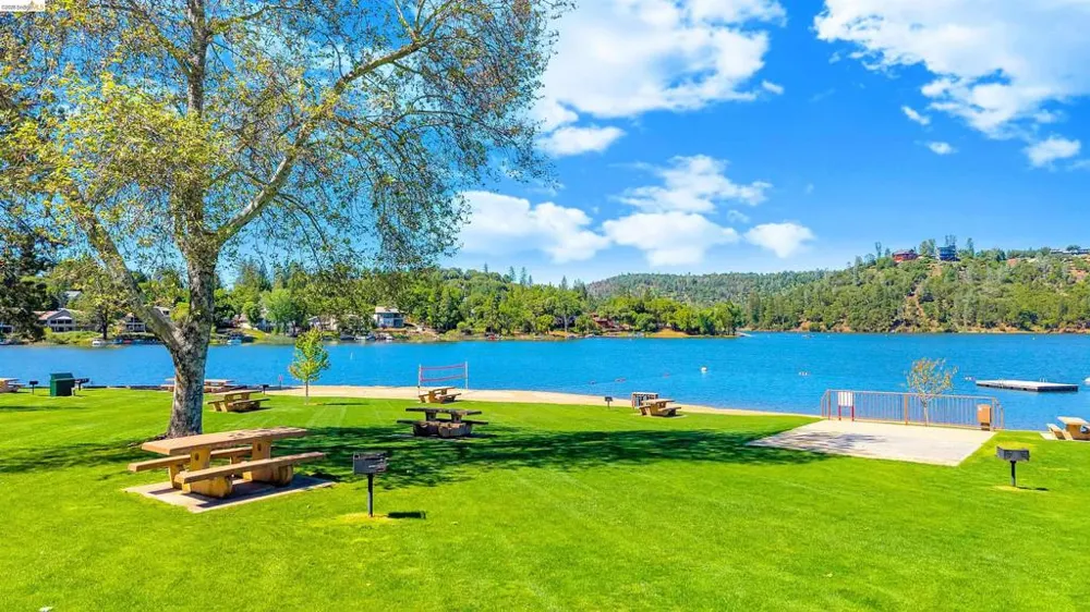 20162 Pine Mountain Dr Groveland, CA 95321