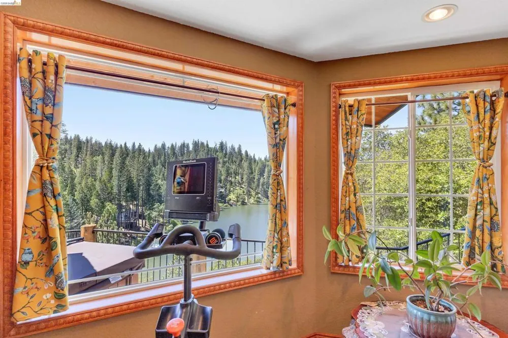 20162 Pine Mountain Dr Groveland, CA 95321