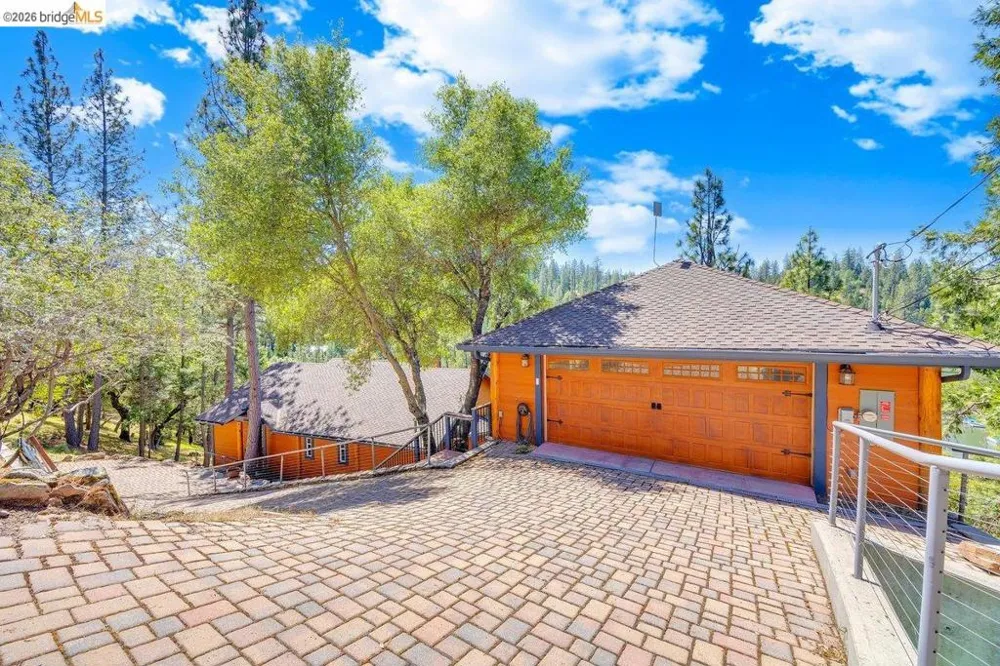 20162 Pine Mountain Dr Groveland, CA 95321