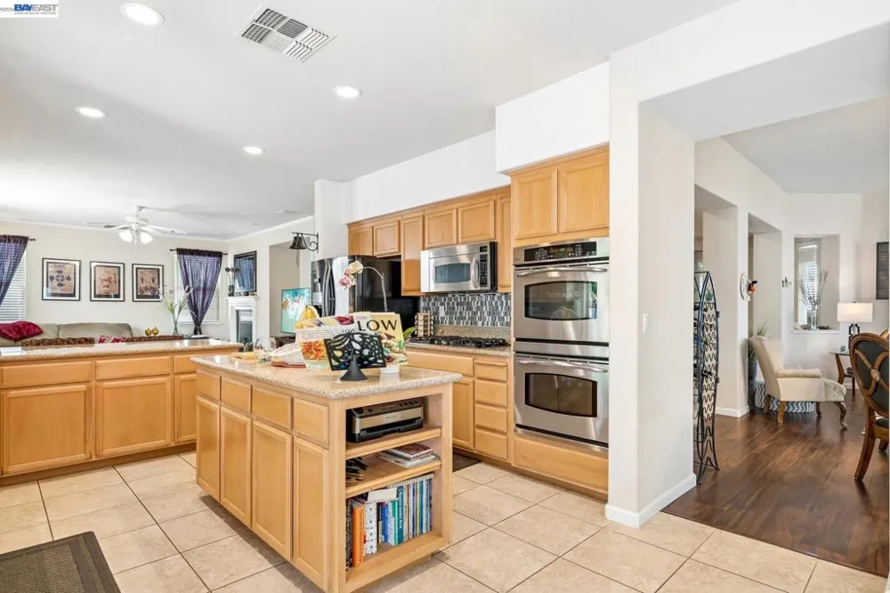1021 Saunders Ct Galt, CA 95632